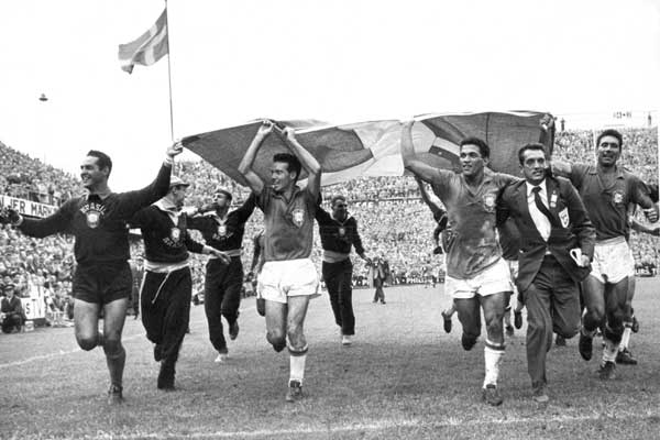 Winning_brazilian_National_team_1958.jpg